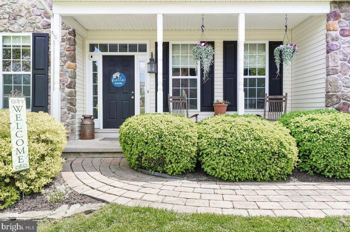 9 Peacedale Ct, Oxford, PA 19363-2272
