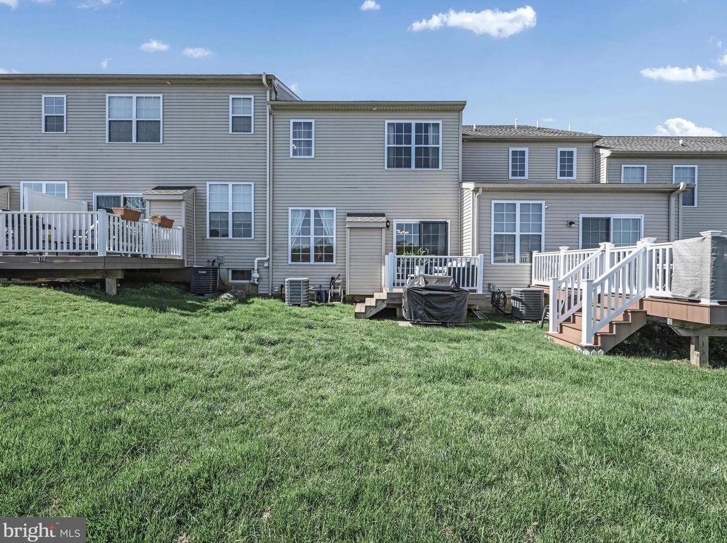114 Lukens Mill Dr, Romansville PA  19320-3968 exterior