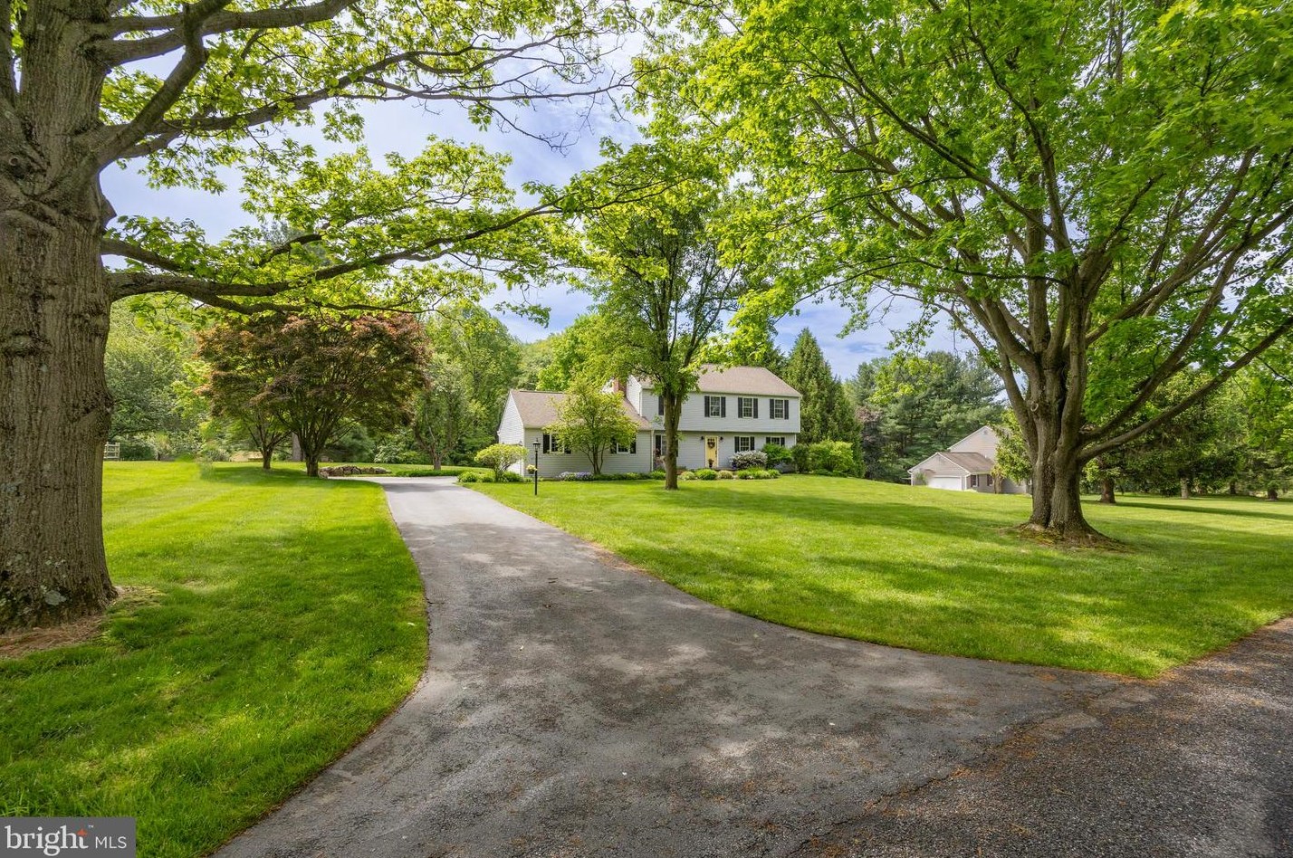 106 Manor Dr, Kennett Sq, PA 19348-1405