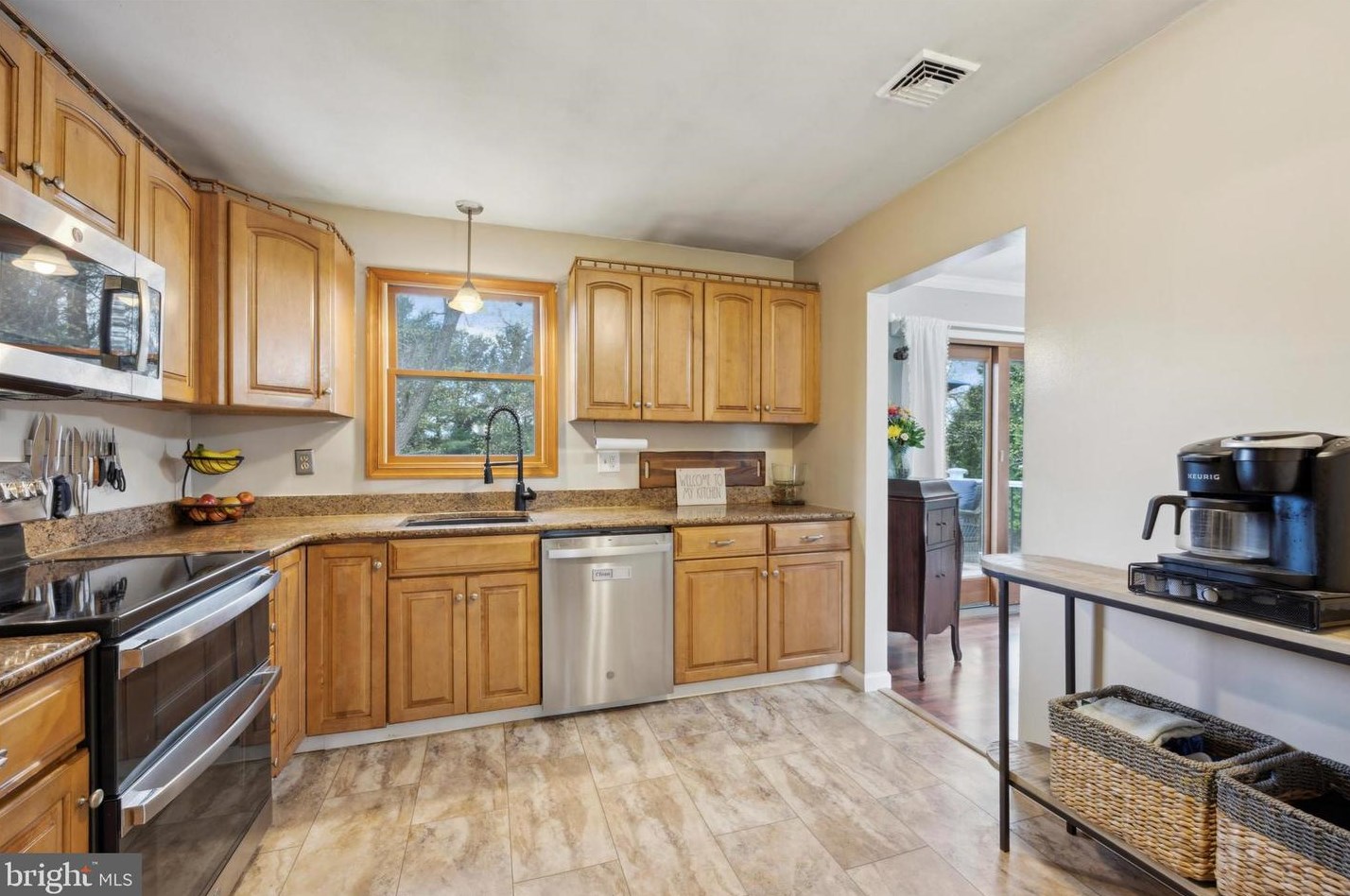 52 Mark Dr, Pottstown PA 19465-7906 exterior