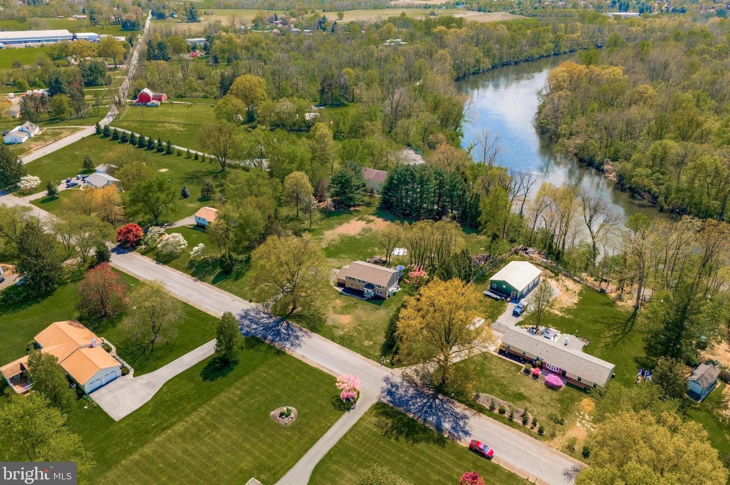 52 Mark Dr, Pottstown PA 19465-7906 exterior