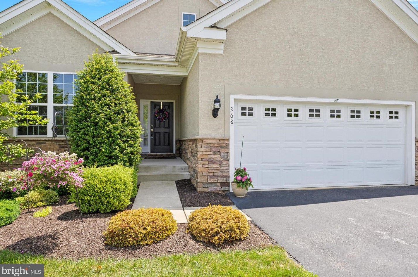 268 Gaston Ln, Romansville, PA 19320-6542