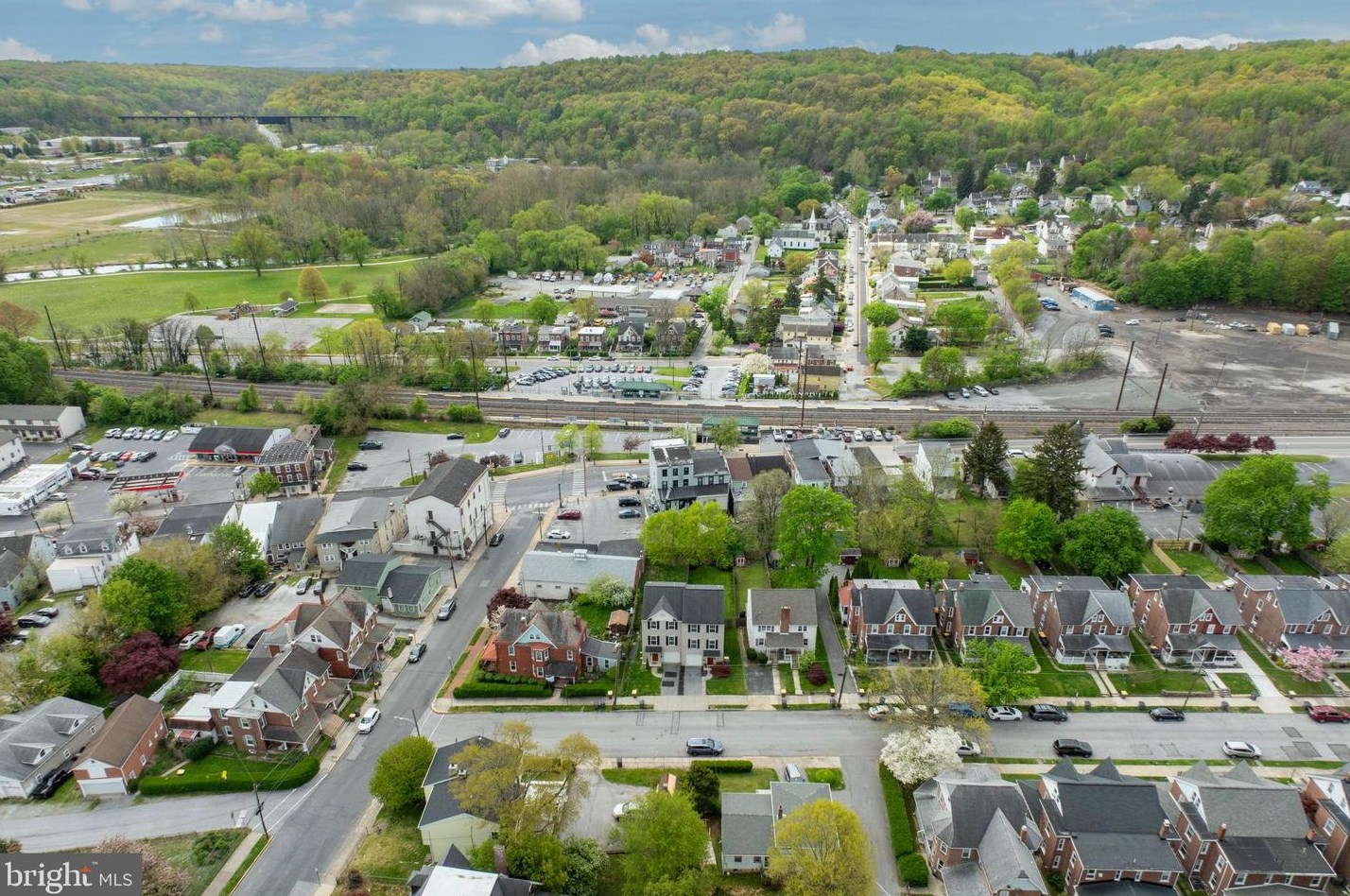 206 Highland Ave, Downingtown PA  19335-2502 exterior