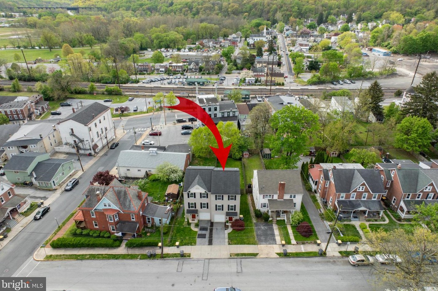 206 Highland Ave, Downingtown PA  19335-2502 exterior