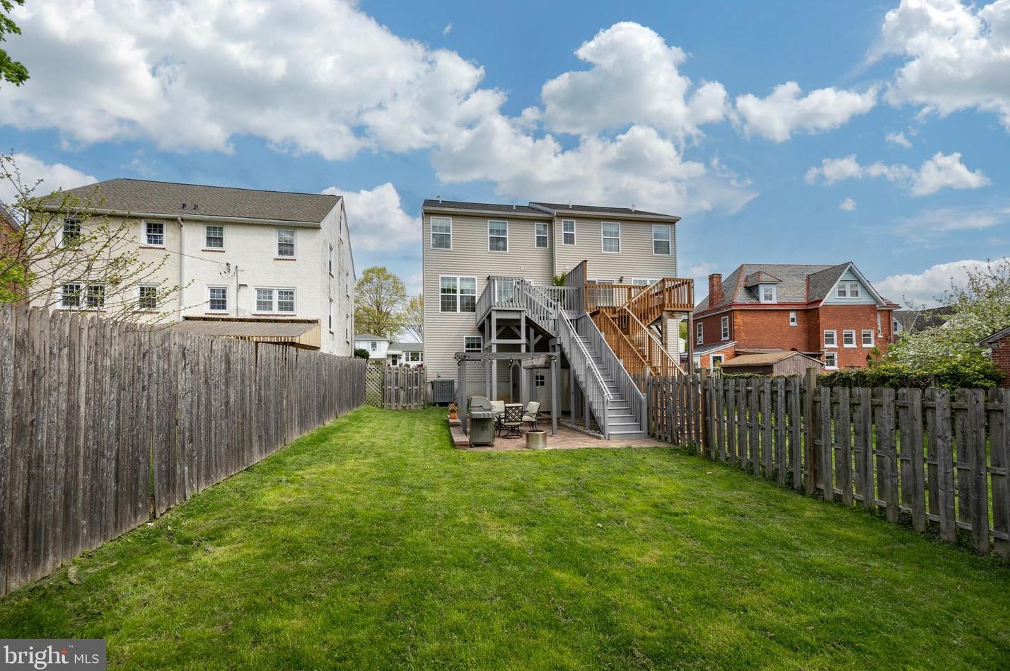 206 Highland Ave, Downingtown PA  19335-2502 exterior