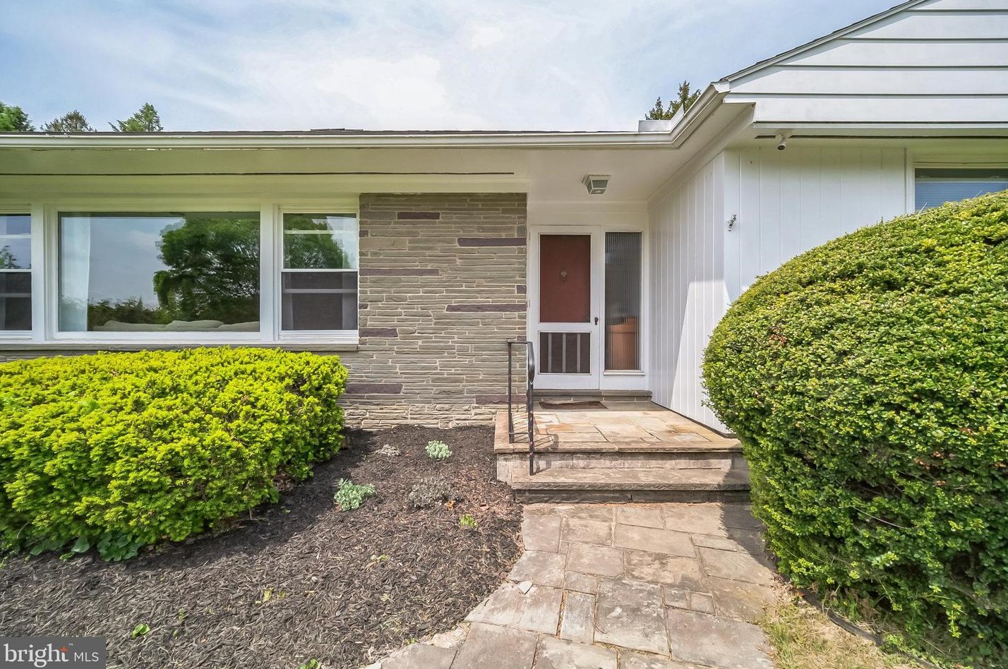 1405 Cardinal Dr, Romansville, PA 19320-4503