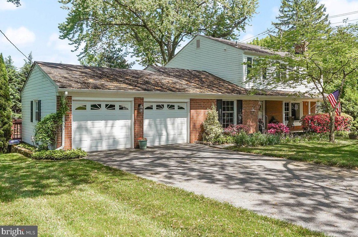 1385 Faucett Dr, West Chester, PA 19382-8213