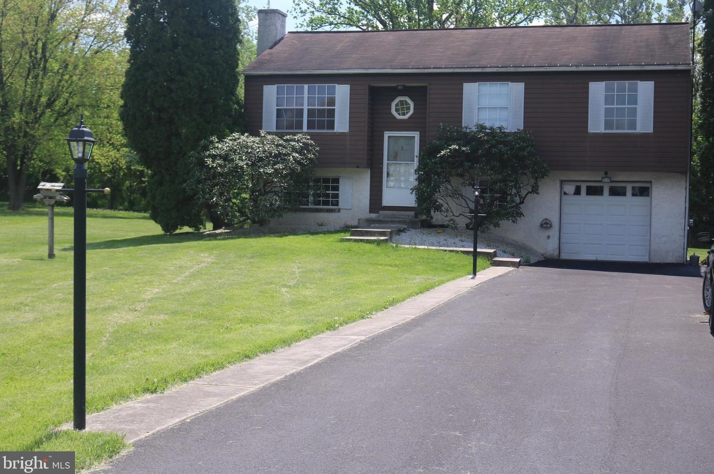 28 Frederick Rd, Romansville, PA 19320-1605