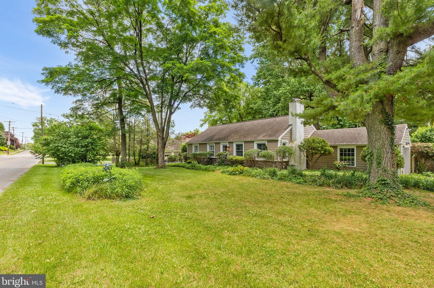 414 W Valley Rd, Wayne, PA 19087