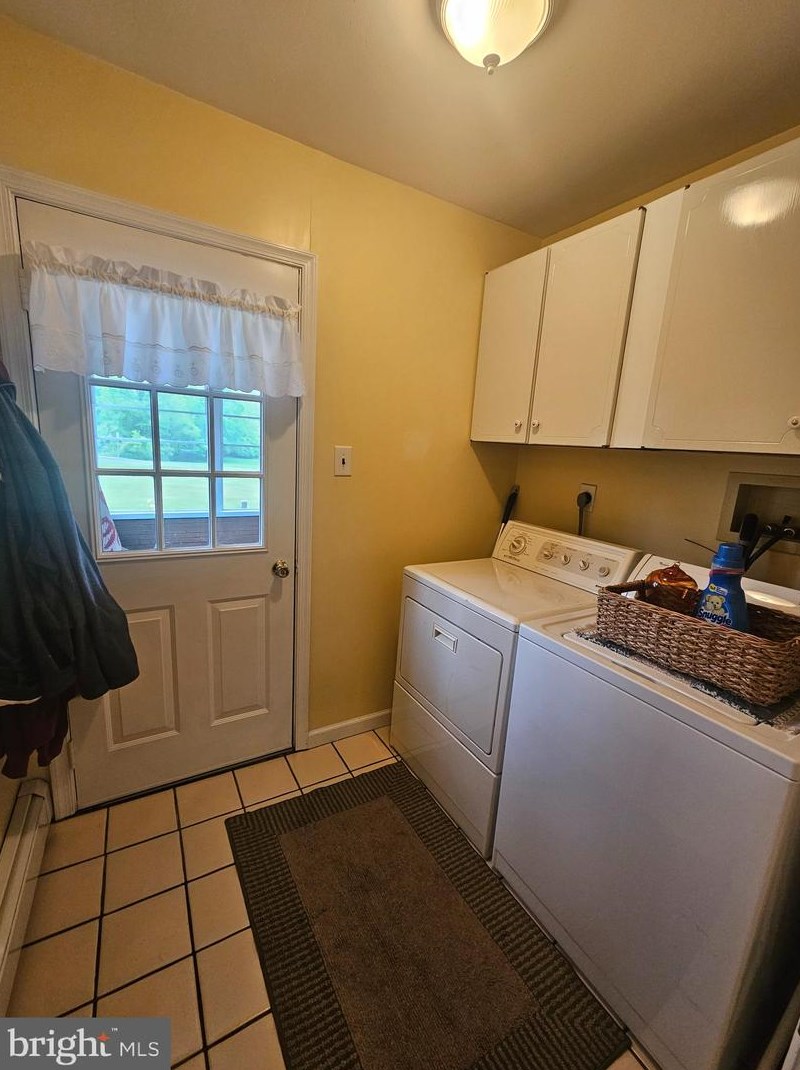 5 Carriage Dr, Downingtown PA exterior