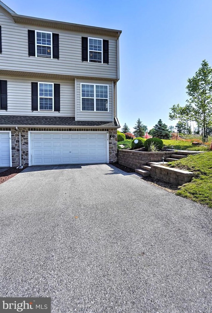 118 Lukens Mill Dr, Coatesville, PA 19320