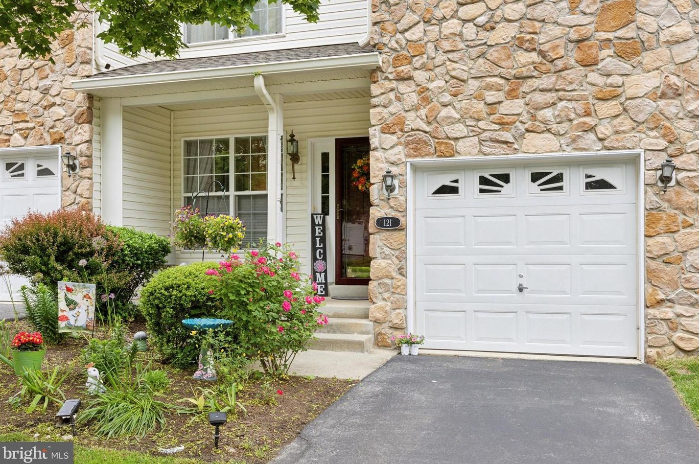 121 Fringetree Dr, West Chester, PA 19380-7334