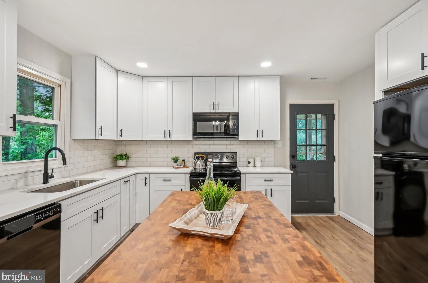 1442 Federal Dr, Downingtown PA  19335-3636 exterior