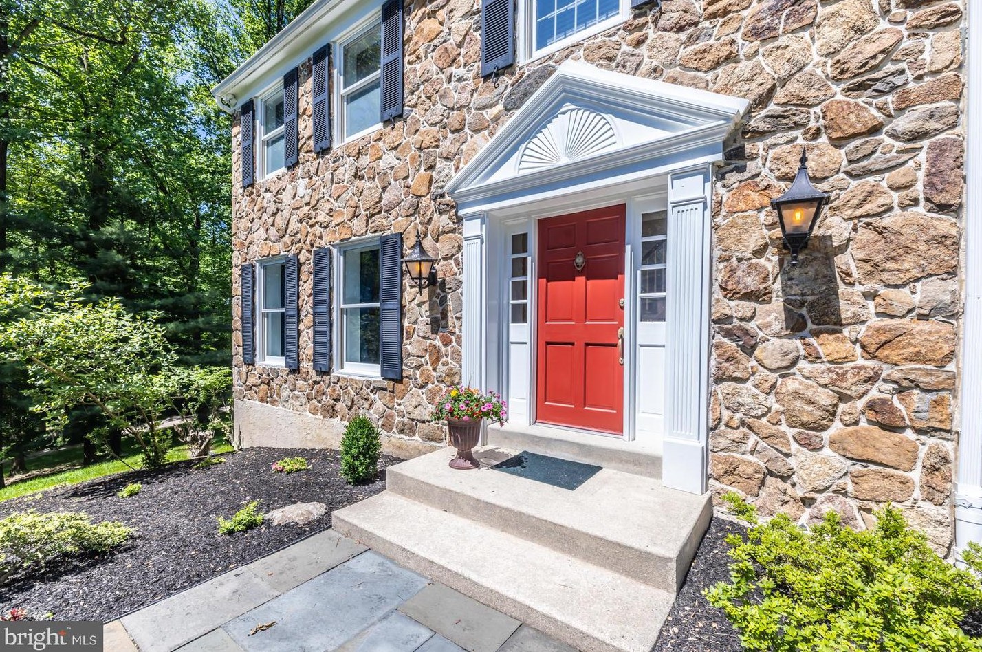 1954 Rochambeau Dr, Frazer, PA 19355-9723