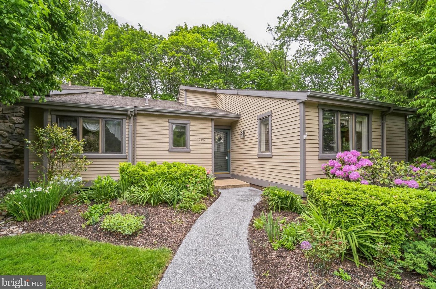 1206 Princeton Ln, West Chester, PA 19380-5742