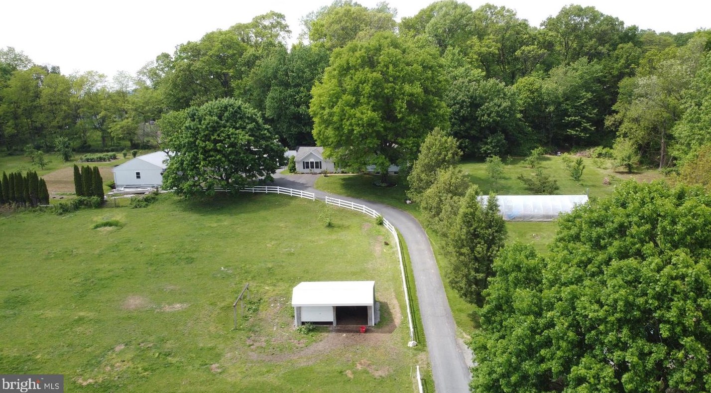 3125 Compass Rd, Honey Brook, PA 19344-9072