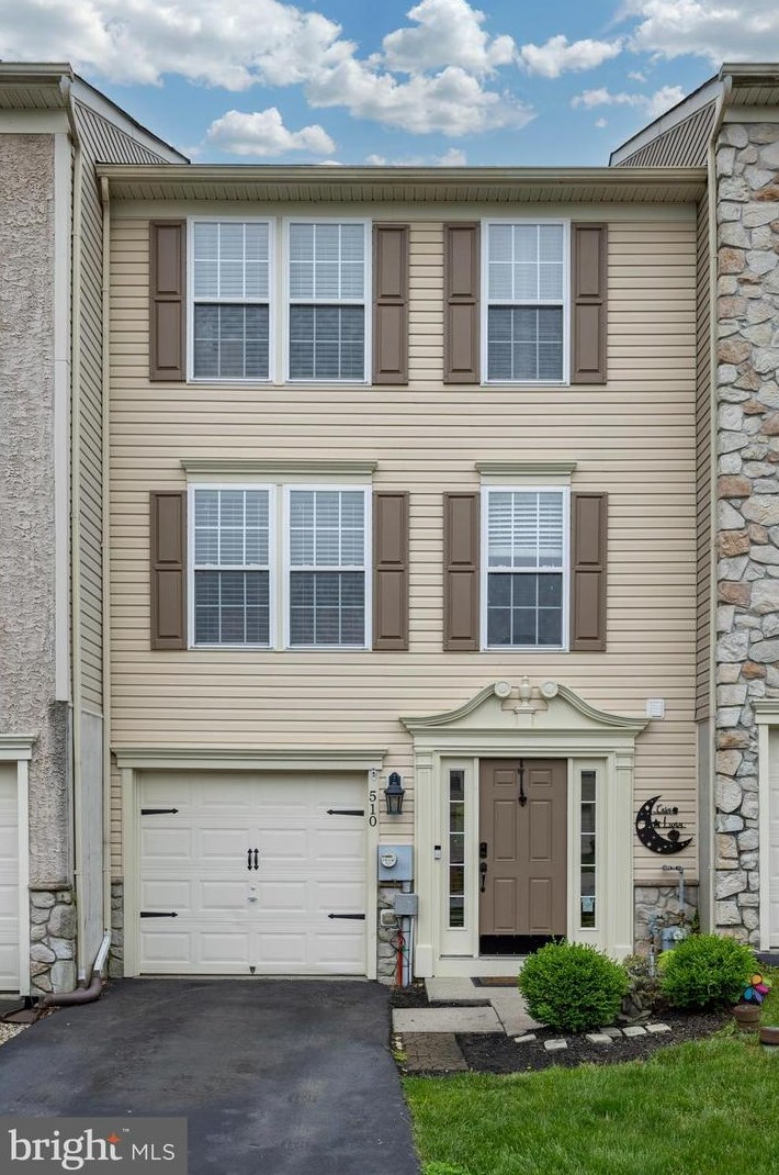 510 Green Hill Rd, Parkesburg, PA 19365