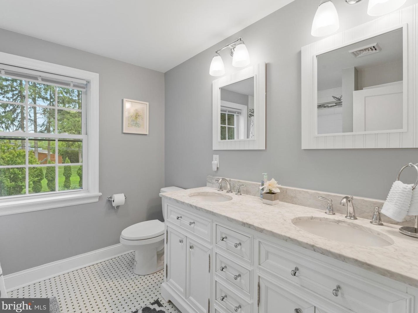 1016 Faustina Dr, West Chester PA 19382-5209 exterior