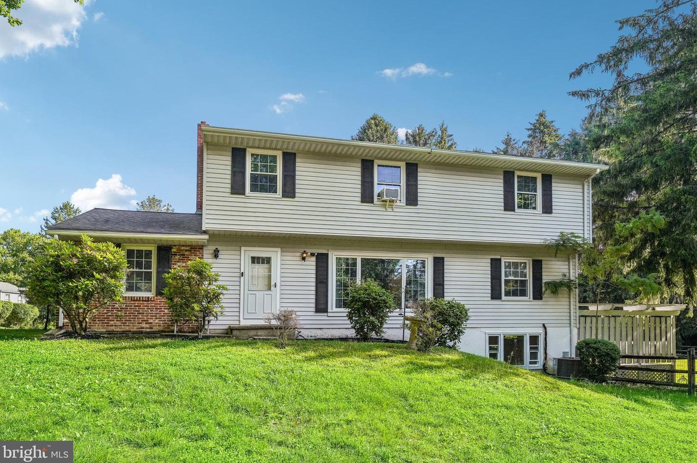 1 Hillbrook Cir, Frazer, PA 19355-1111
