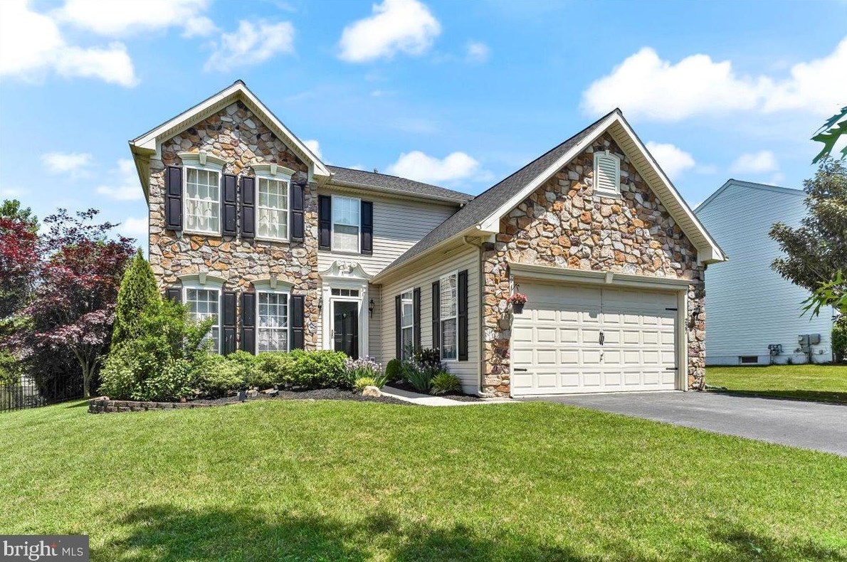 227 Flagstone Cir, Romansville, PA 19320-1655