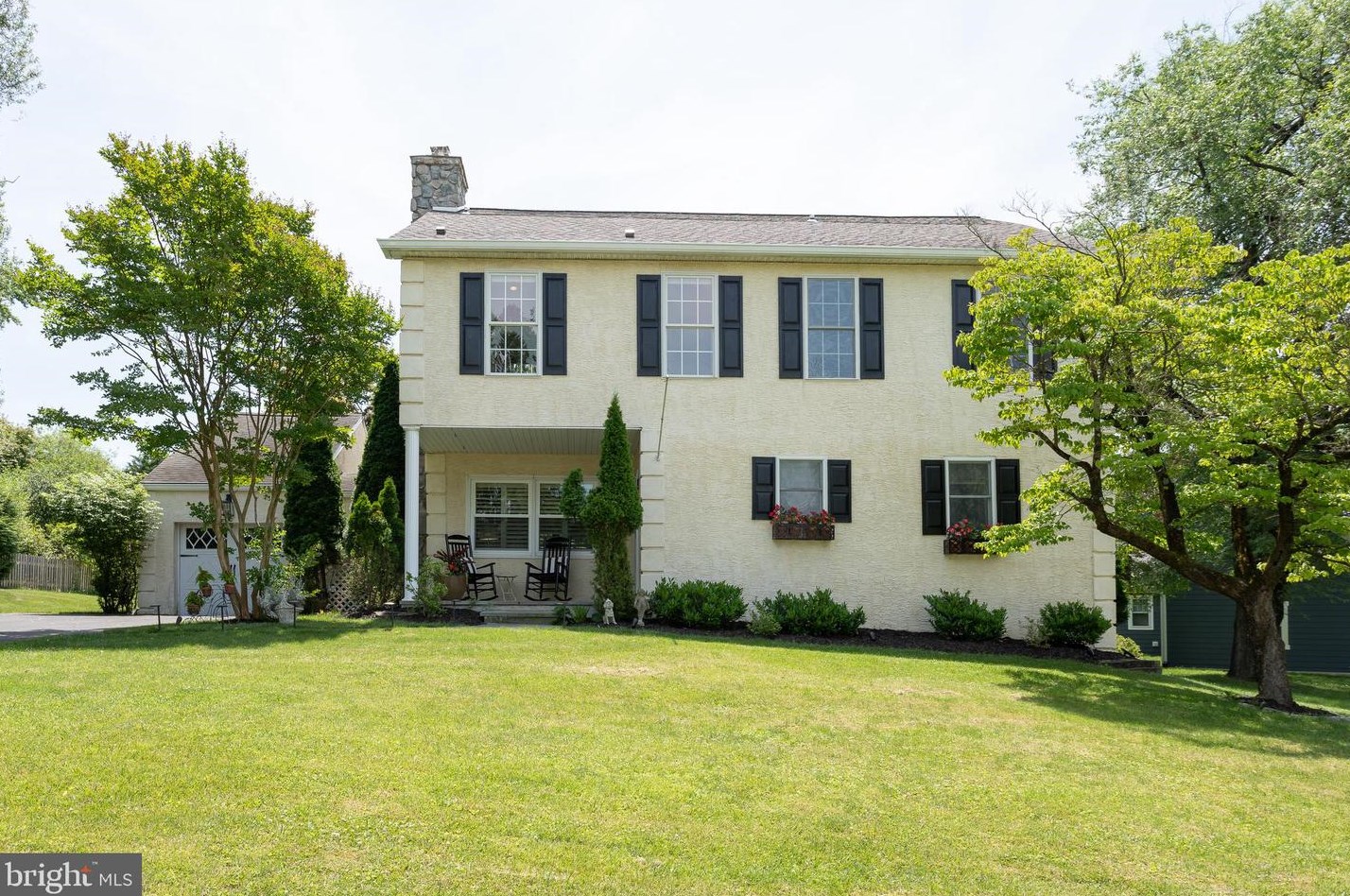 28 Robins Ln, Berwyn, PA 19312-1271