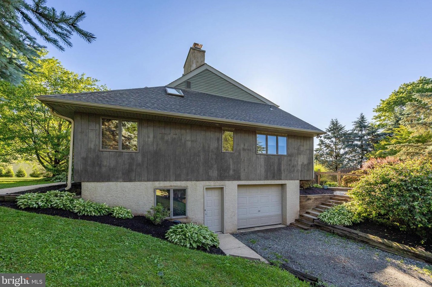 1478 Harvey Ln, Pottstown PA 19465-8232 exterior