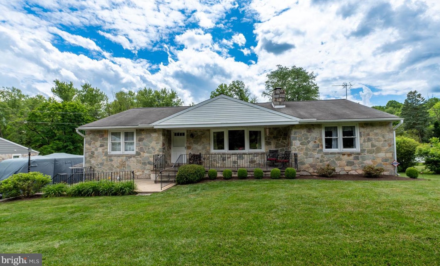 730 W Hoffecker Rd, Pottstown, PA 19465
