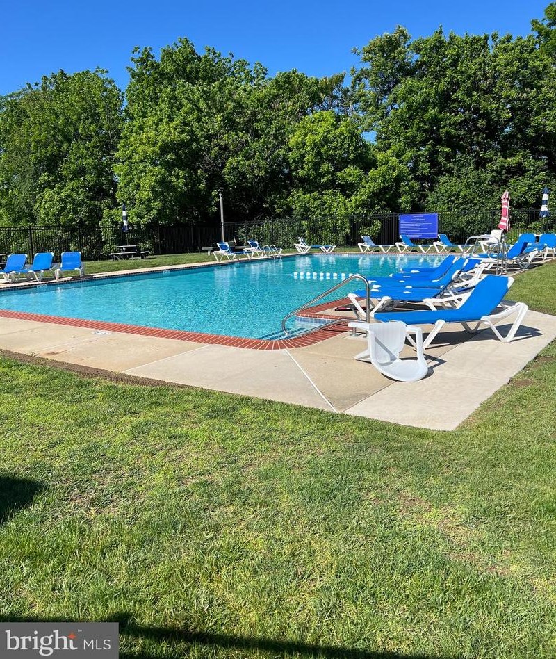 122 Chester Ct, Downingtown, PA 19335-4215
