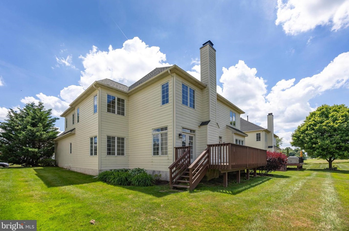 10 Elkins Cir, Exton, PA 19341-2370
