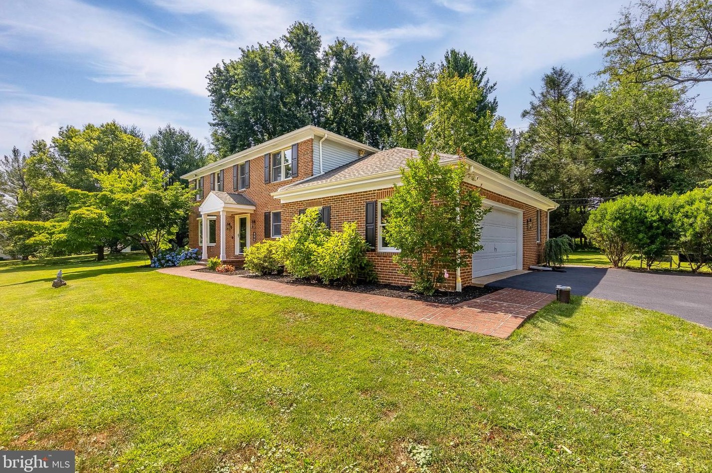 996 Deerfield Ln, Kennett Sq, PA 19348