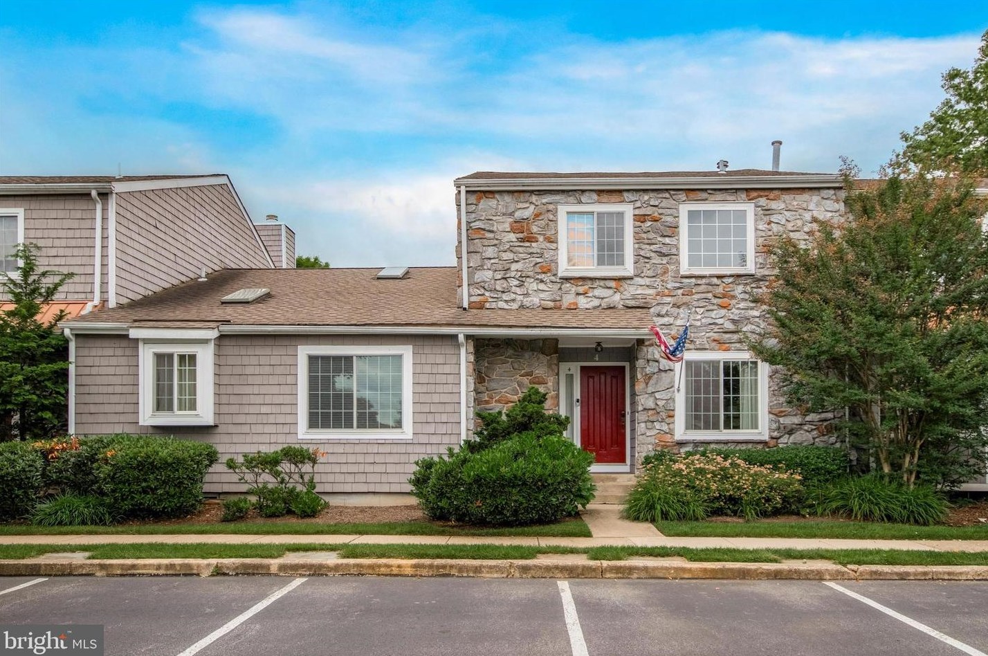 4 Lantern Ln, Wayne, PA 19087