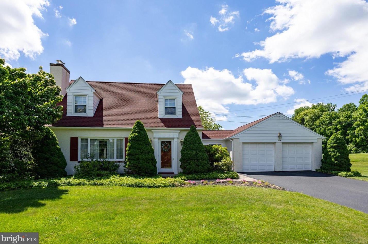 224 Hibernia Rd, Romansville, PA 19320-1382