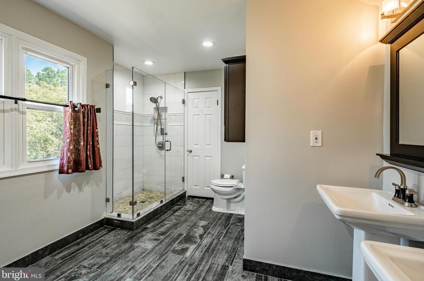 1 Woodstream Dr, Wayne PA  19087-5841 exterior