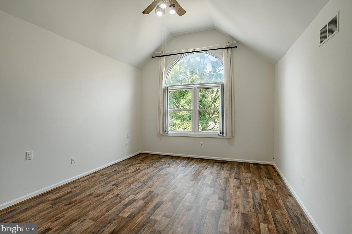 1 Woodstream Dr, Wayne PA  19087-5841 exterior