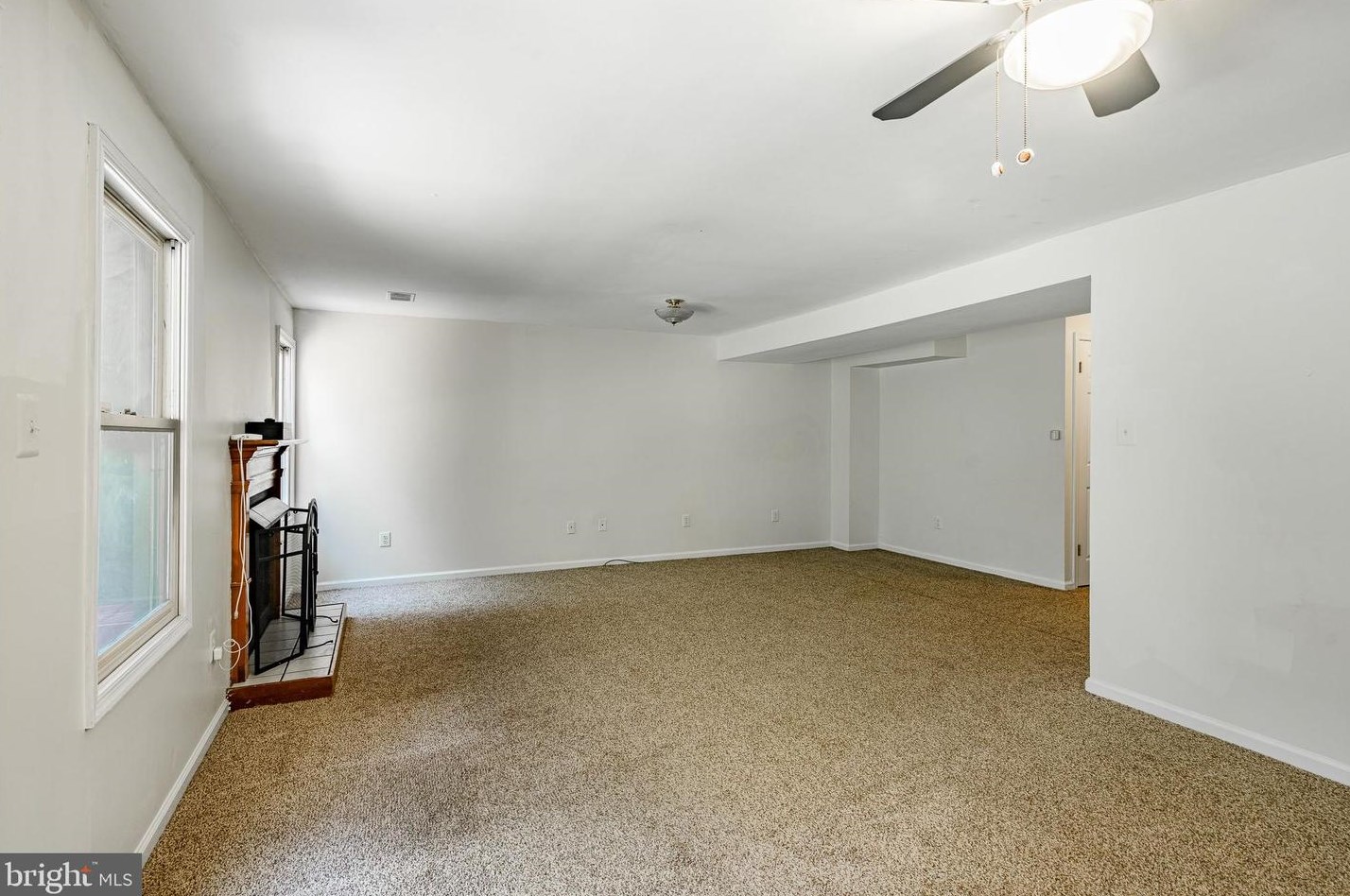 1 Woodstream Dr, Wayne PA  19087-5841 exterior