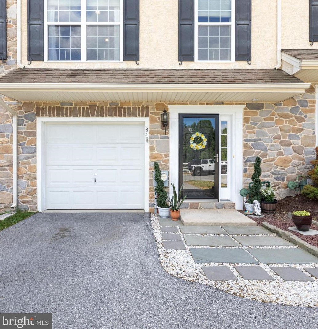 34 Lukens Mill Dr, Coatesville, PA 19320