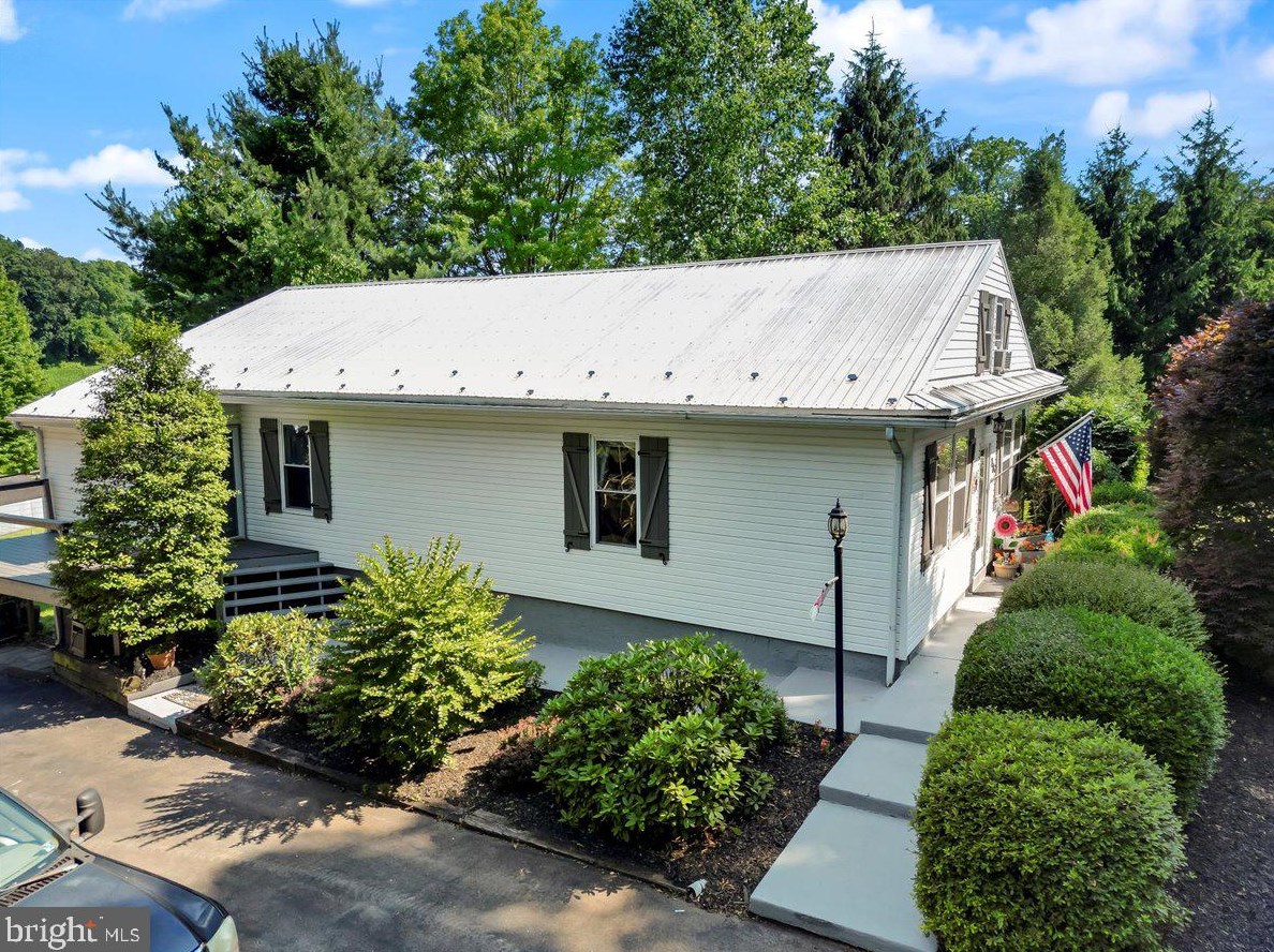 402 Frog Hollow Rd, Oxford, PA 19363