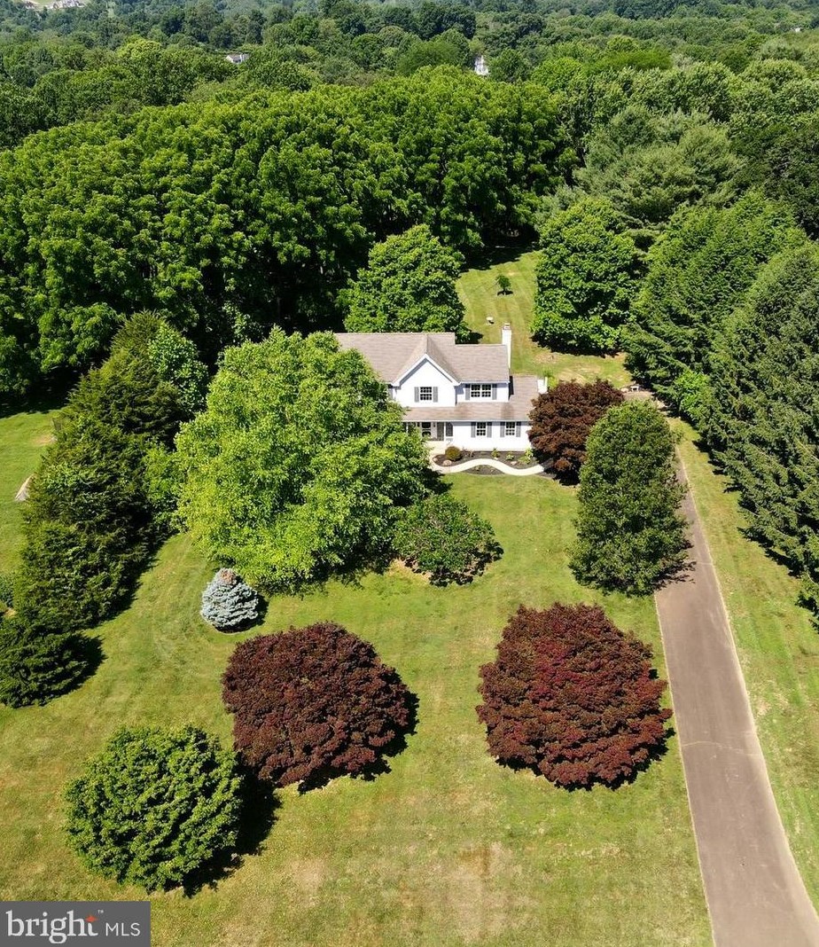 425 Lewisville Rd, New London Township, PA 19352