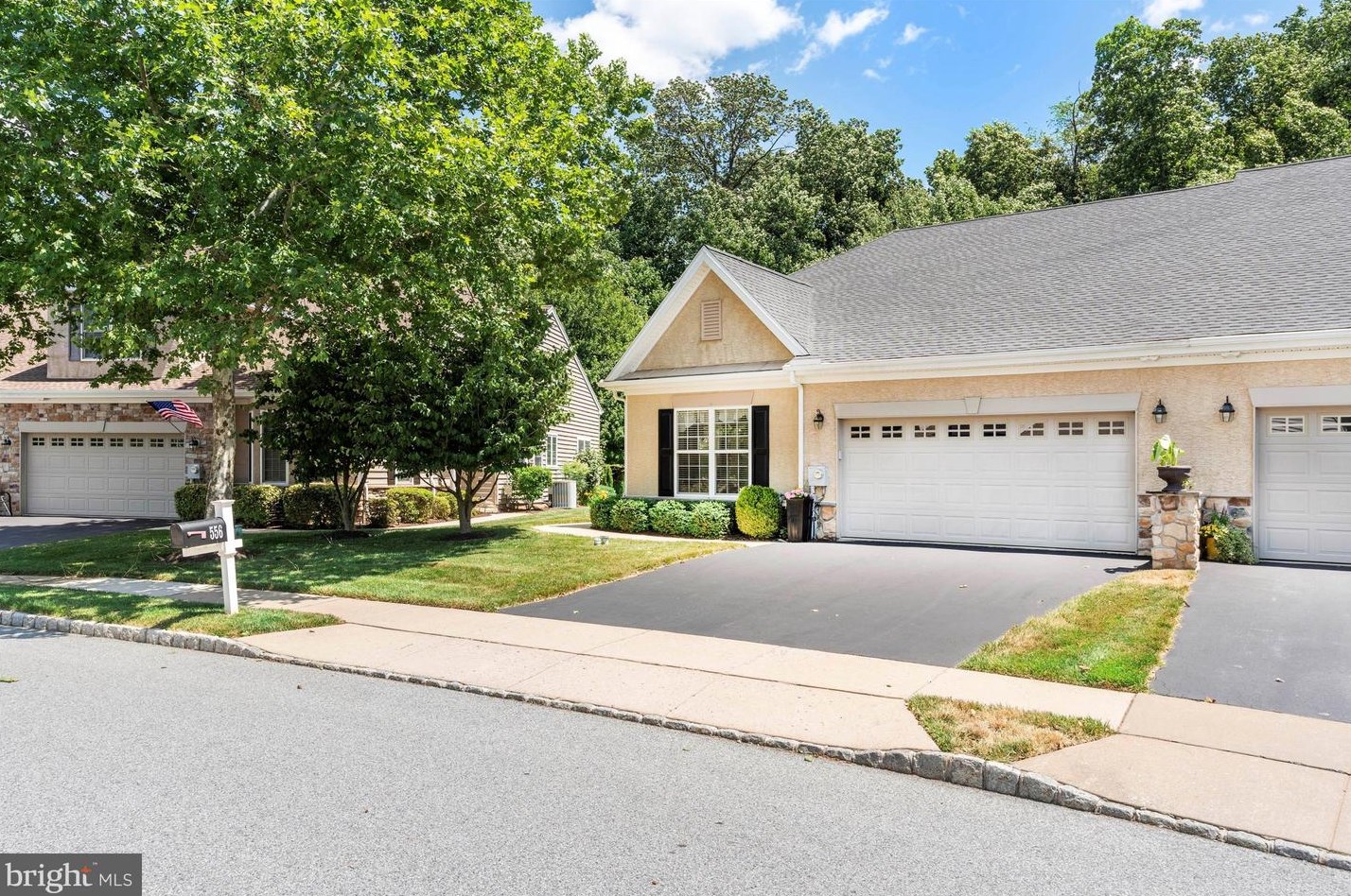 556 Hodgson Cir, West Grove, PA 19390