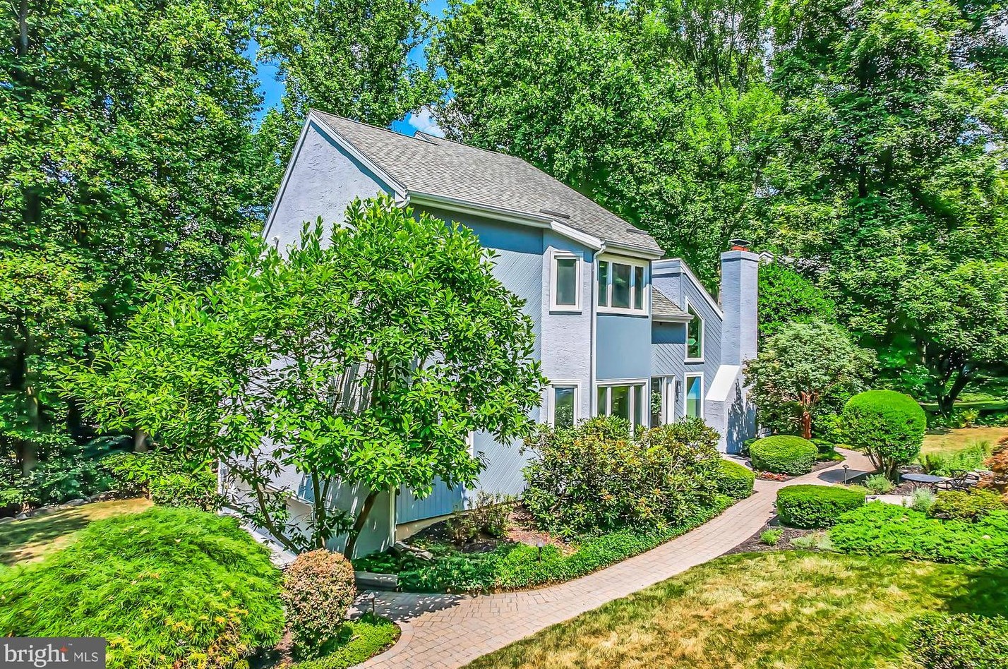 202 Hickory Dr, Downingtown, PA 19335-4122