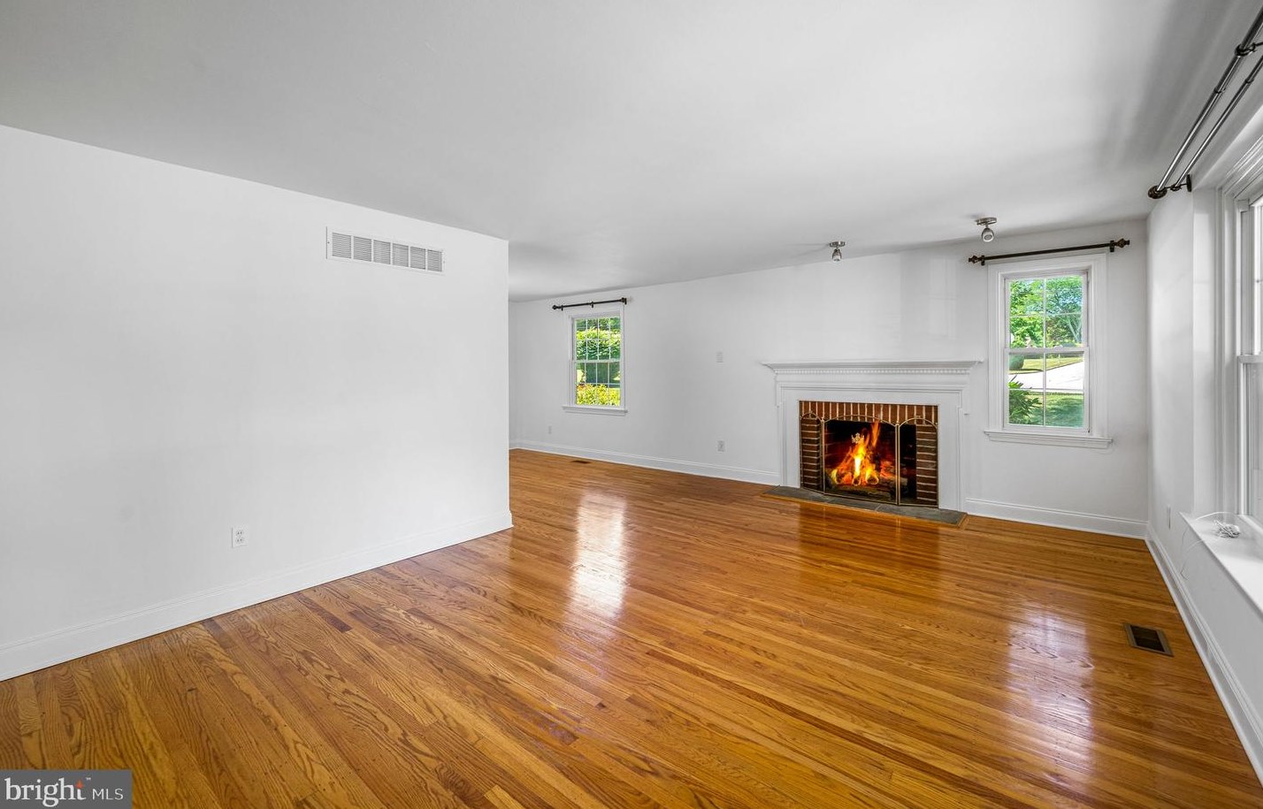 148 Clover Hill Ln, Wayne, PA 19087