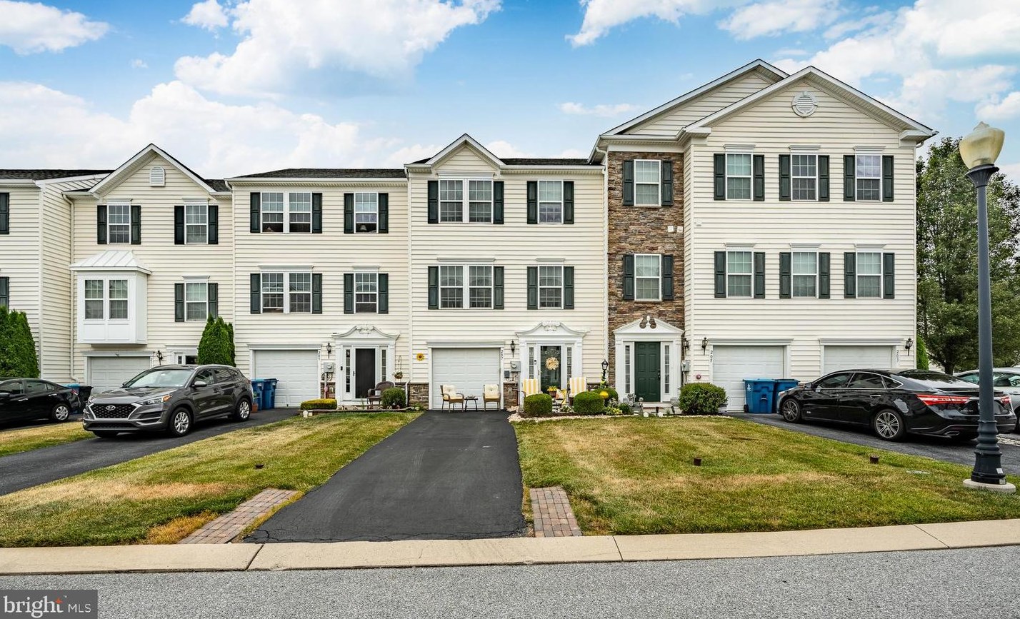 207 Bardel Dr, Coatesville, PA 19320