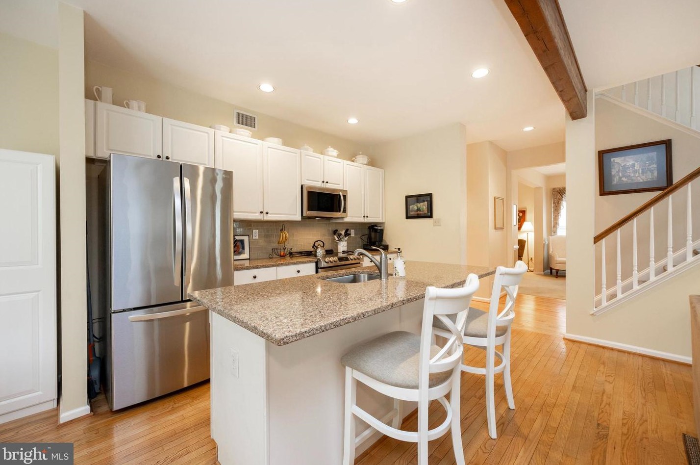 512 Larkins Bridge Dr, Downingtown, PA 19335-4542