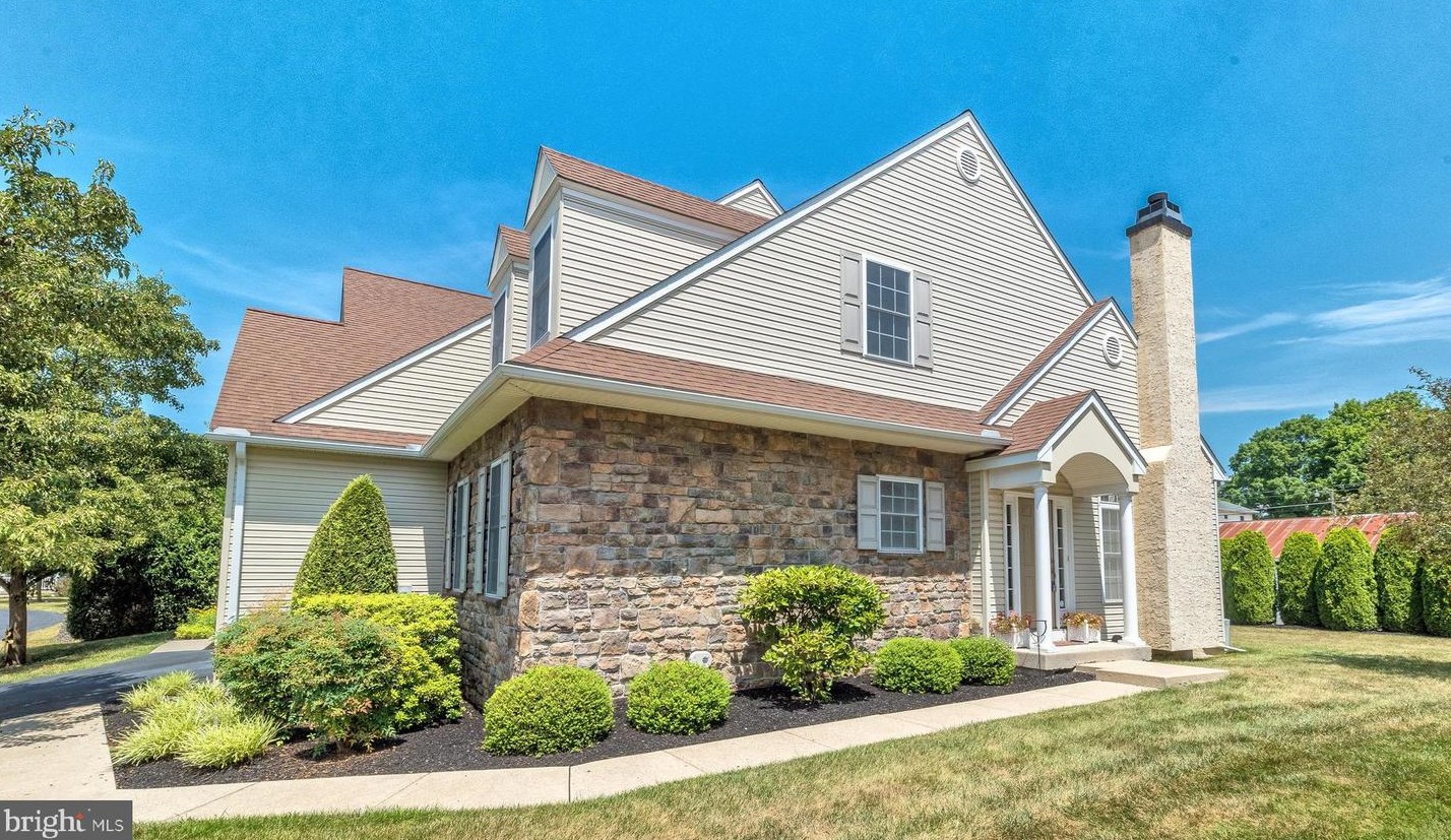 45 Waynebrook Dr, Honey Brook, PA 19344