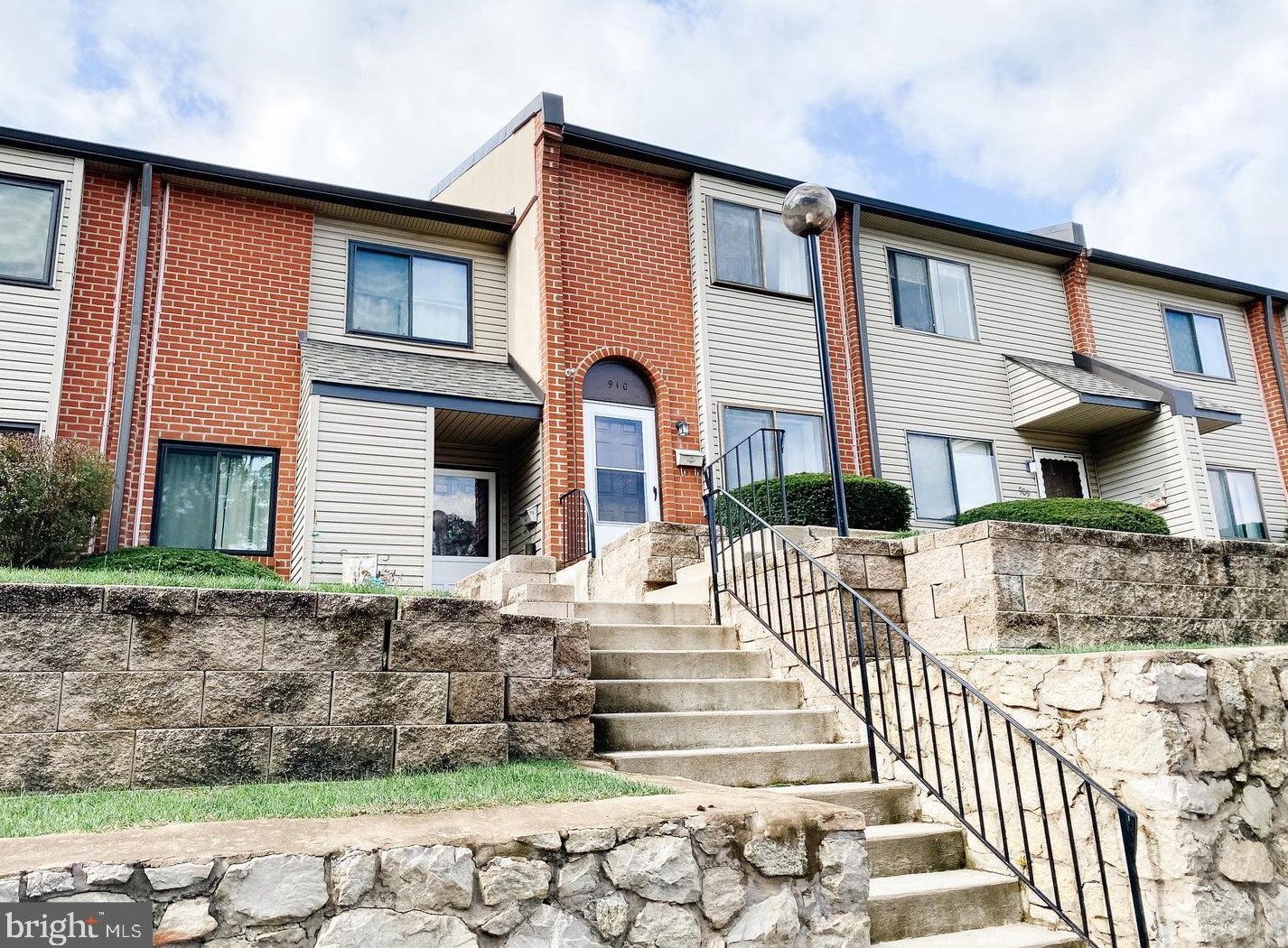 910 Valley Dr, West Chester, PA 19382