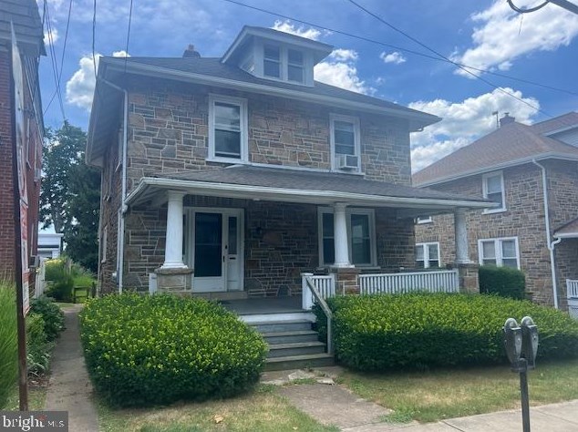 122 W Cypress St, Kennett Sq, PA 19348