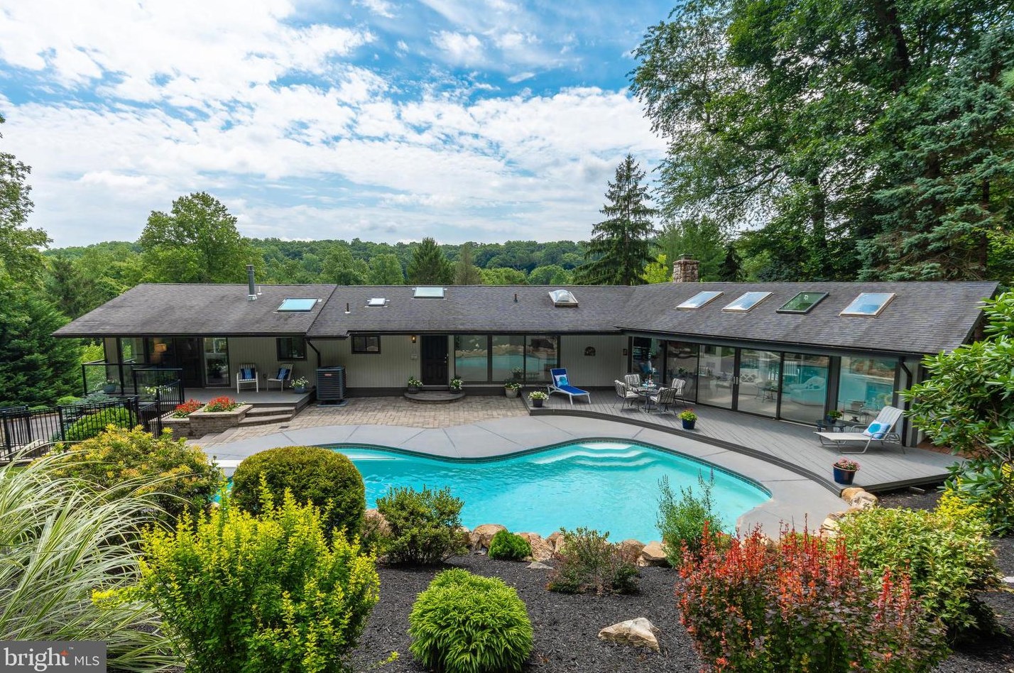 705 Twinbridge Dr, Wayne, PA 19087