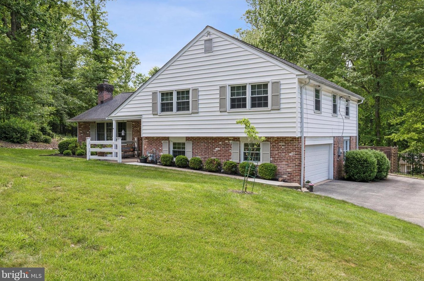 412 Hilltop Rd, Paoli, PA 19301