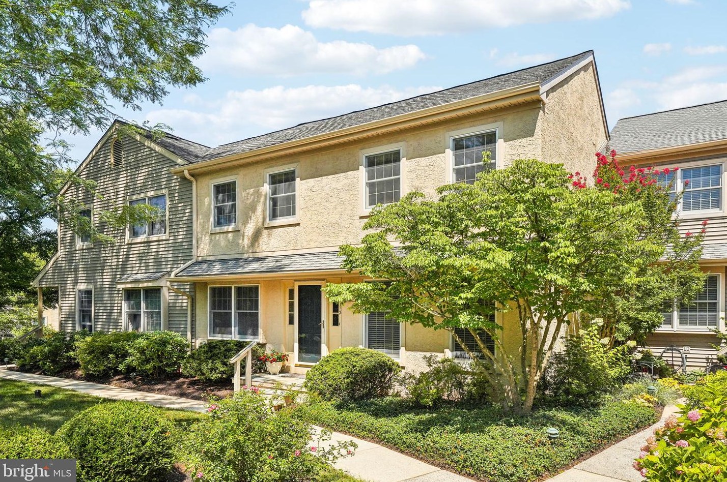 12 Wingstone Ln, Devon, PA 19333