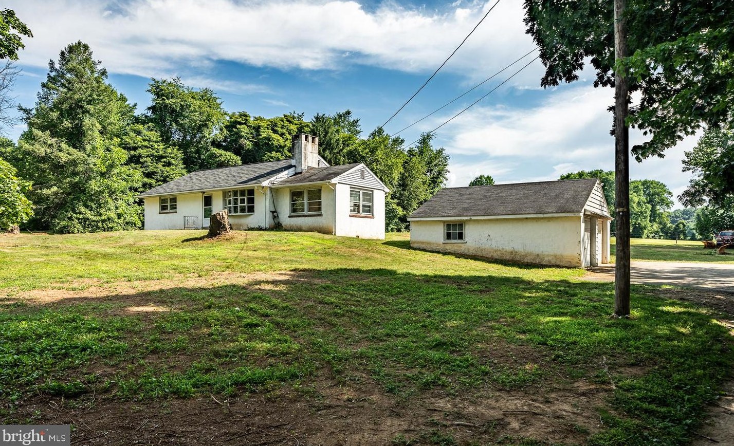 2725 Horseshoe Trail, Chester Springs, PA 19425